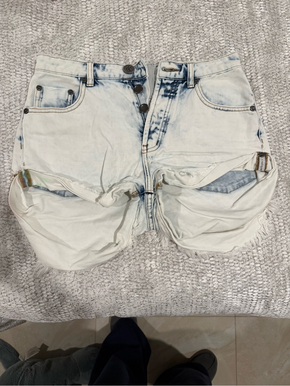 One Teaspoon Mid-Waist Bandits White Denim Wash Shorts
